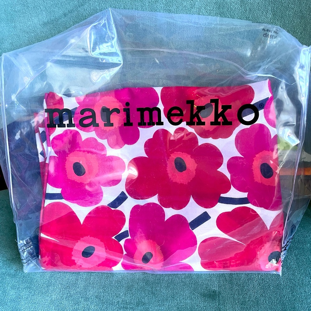 Marimekko 100% cotton 2 standard pillowcases NIP